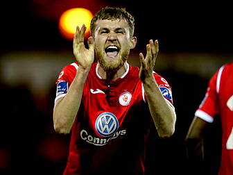 Lewis Banks signs new contract...